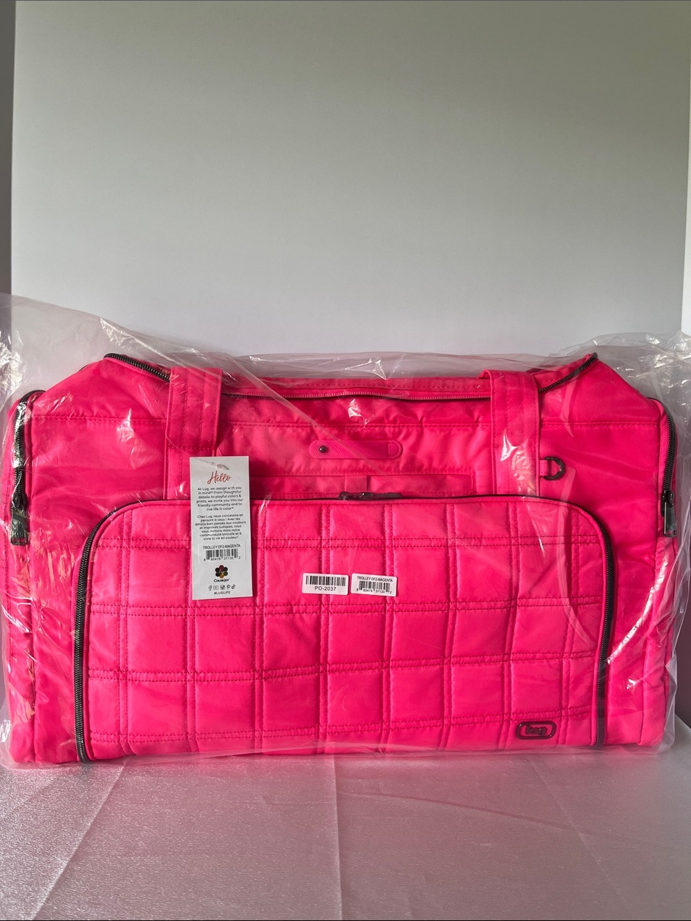 LUG - Trolley Duffel 2 Oversized Travel Bag in Magenta - Picture 6 of 11